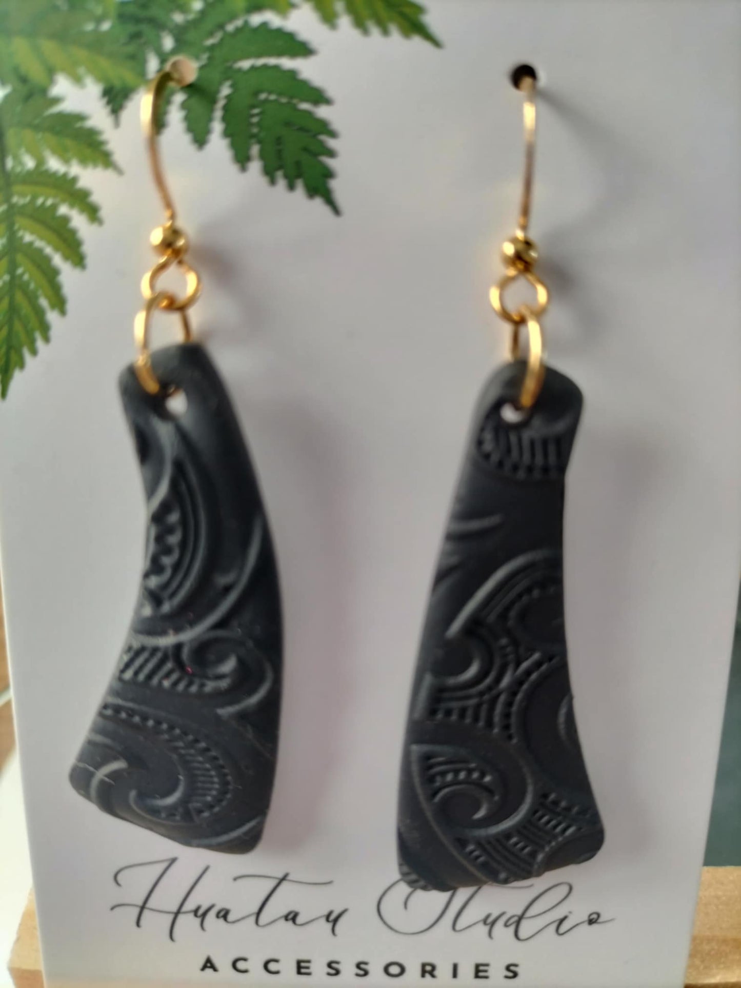 Mangu Whitu Earrings.