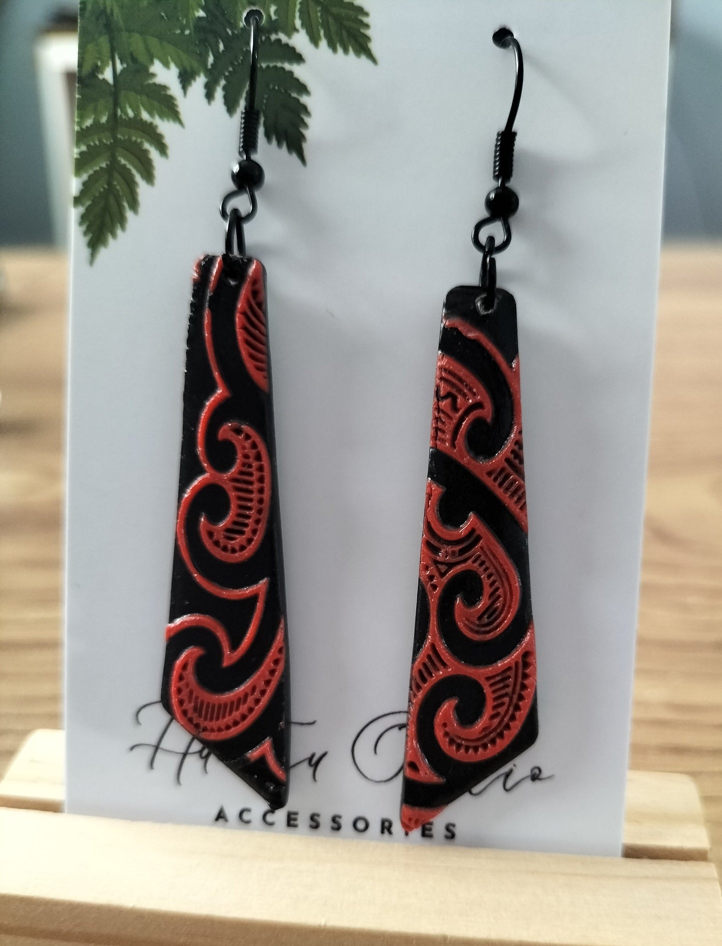 Black and Red Toru, Maori Design.