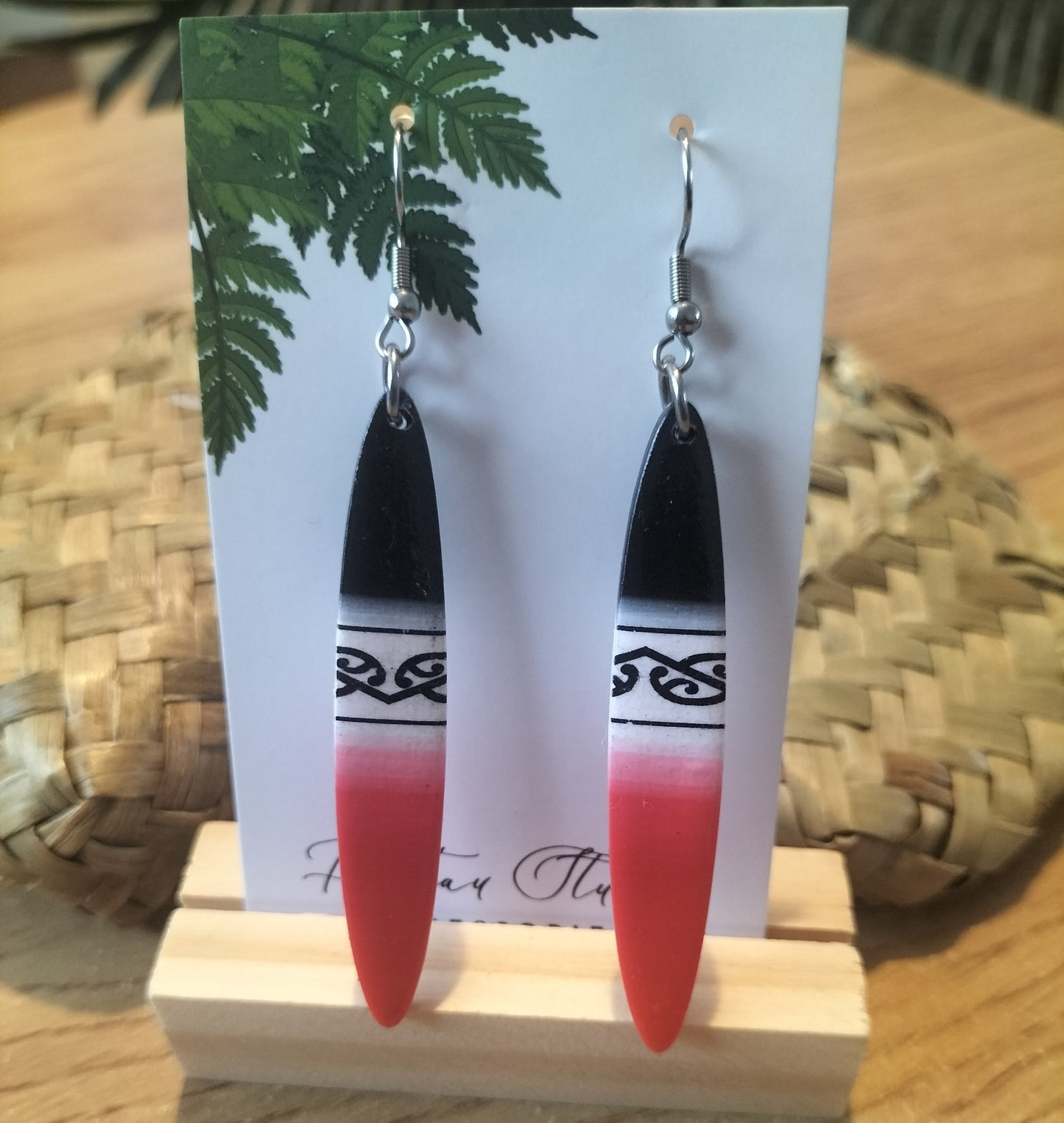 Black, White, Red - Tekau mā rua