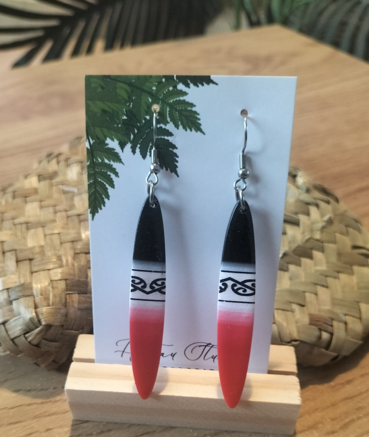 Black, White, Red - Tekau mā rua