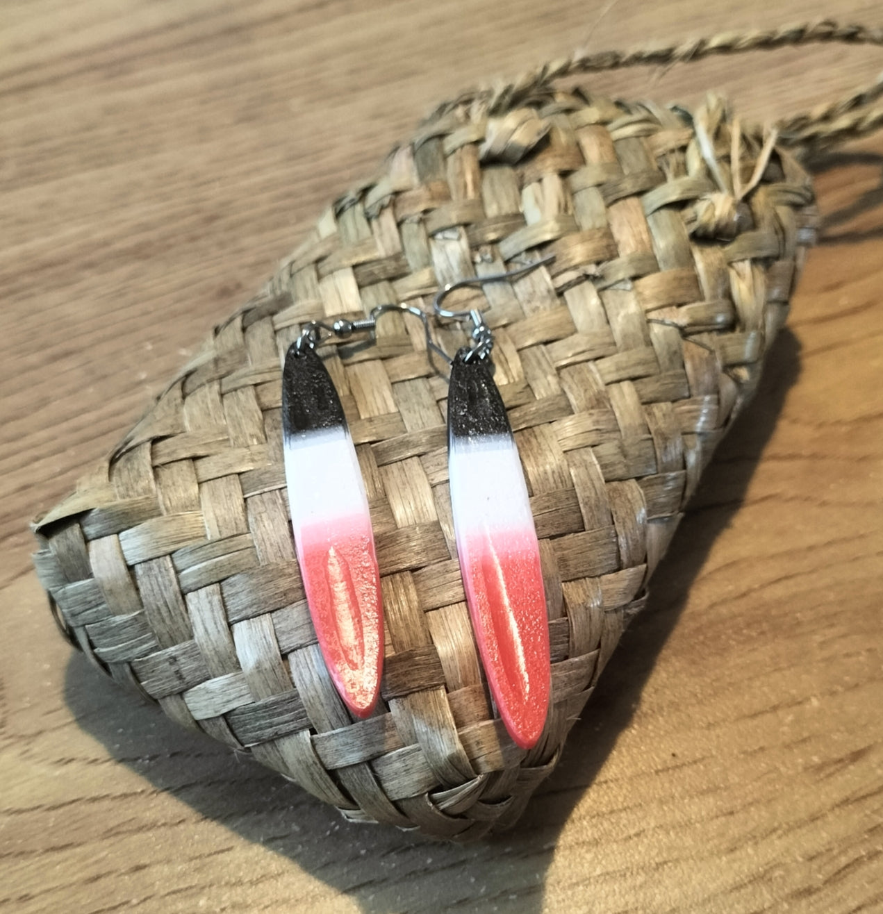 Black, White, Red - Tekau mā rua